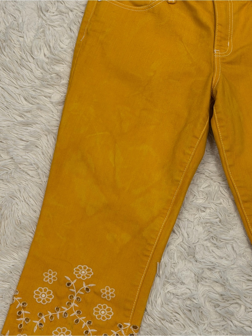 Tory Burch Catch My Drift Cropped Eyelet Floral Jeans 29 Yellow Embroidered - Picture 3 of 10